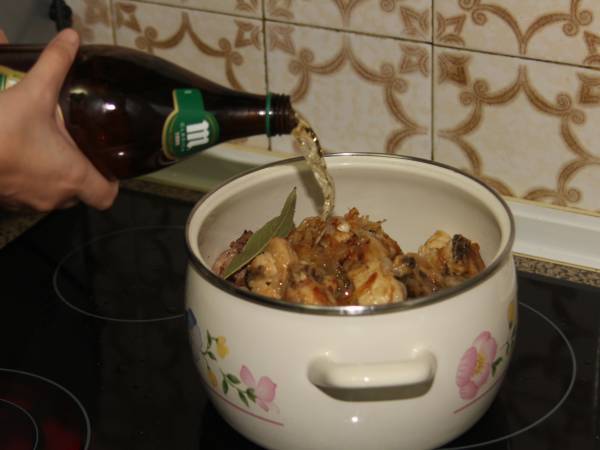 ALITAS DE POLLO A LA CERVEZA