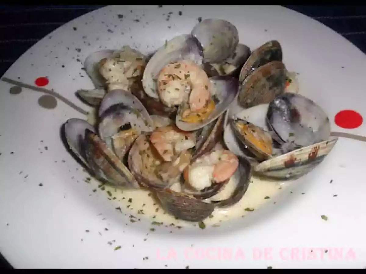 ALMEJAS CON GAMBAS EN CREMA DE CAVA