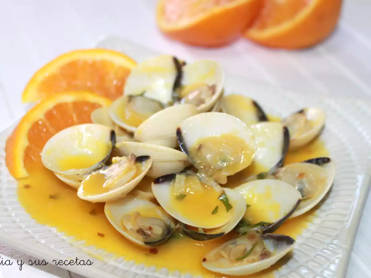 Almejas con naranja y perejil