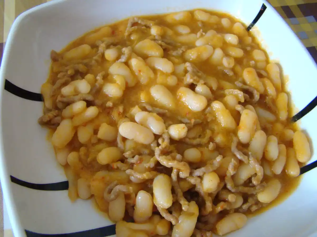 Alubias blacas con carne.