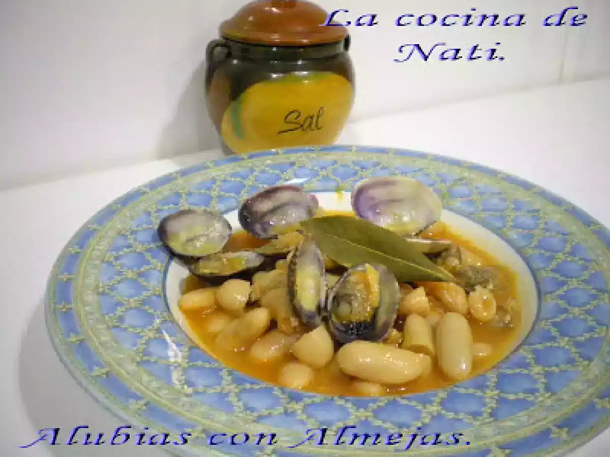 ALUBIAS BLANCAS CON ALMEJAS.