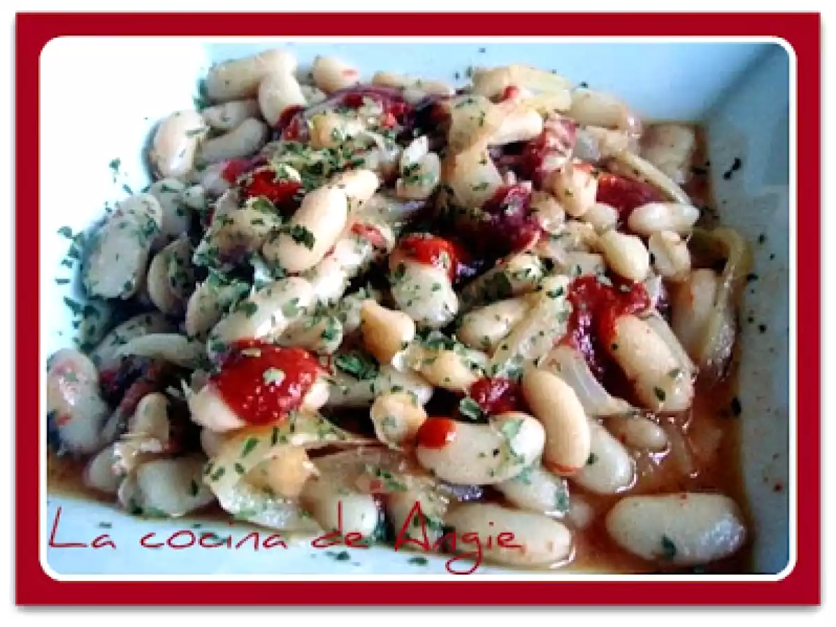 ALUBIAS CON SALSA DE PIQUILLOS