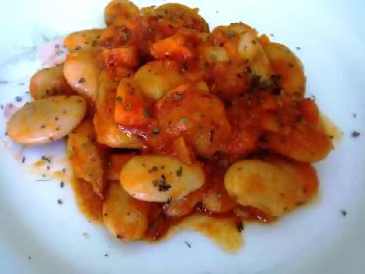 Alubias Gigantes con Salsa de Tomate (Yigantes Plakí)