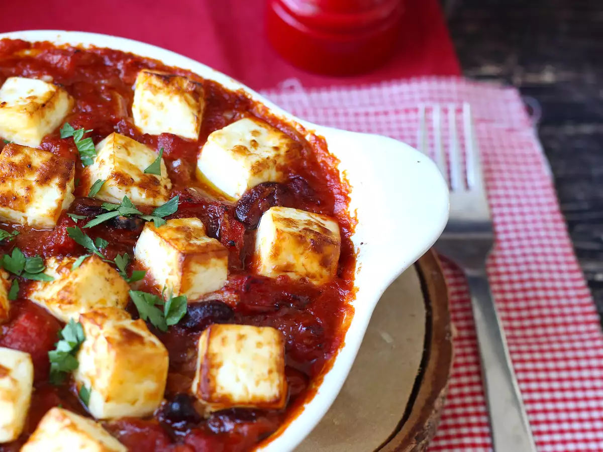 Alubias rojas con salsa de tomate, pimentón ahumado y queso feta al horno - foto 3