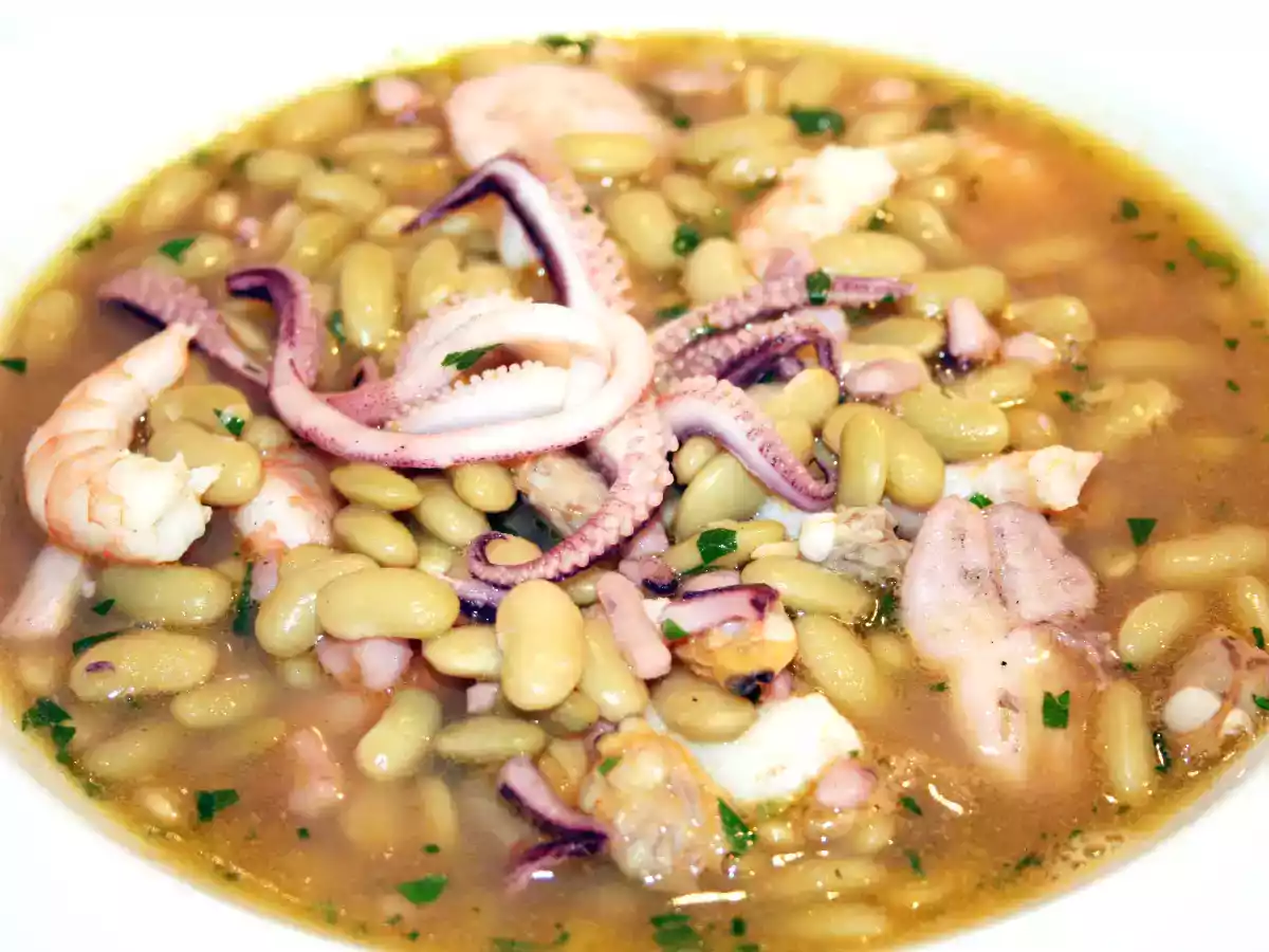 Alubias verdina con marisco