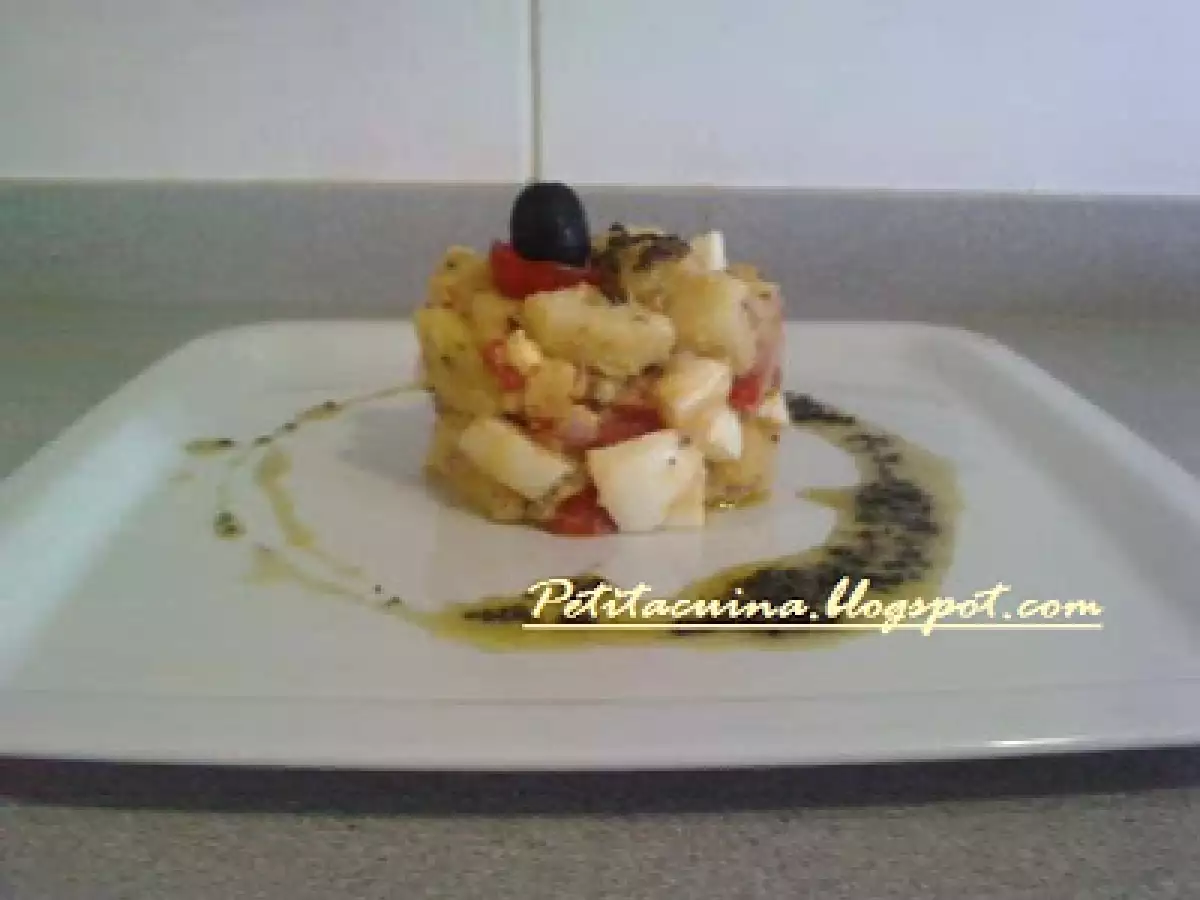 AMANIDA DE PATATA I SÍNDRIA AMB VINAGRETA D'OLIVES NEGRES. - foto 2