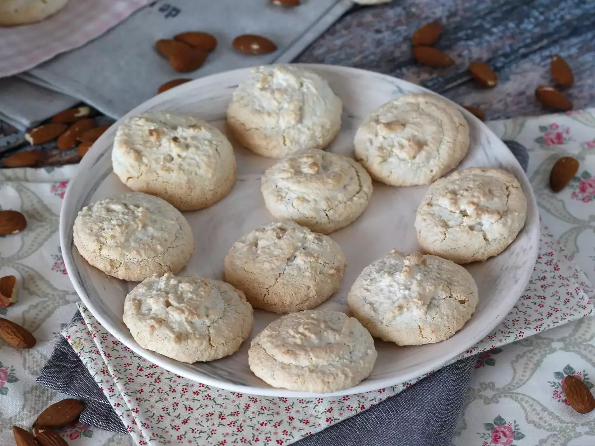 Amaretti, galletas italianas de intenso sabor a almendra - foto 4