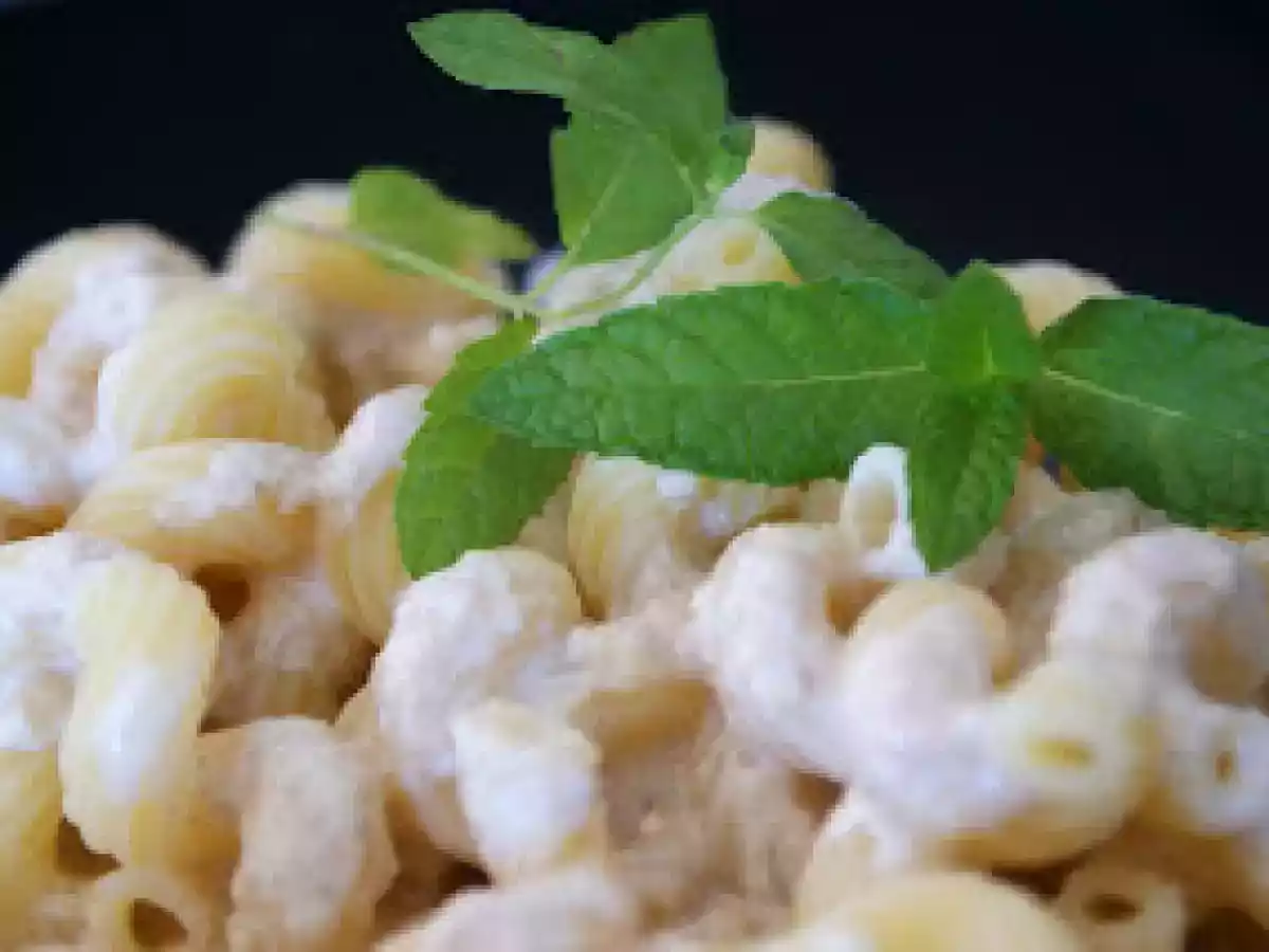 Amorelli con salsa 3 quesos