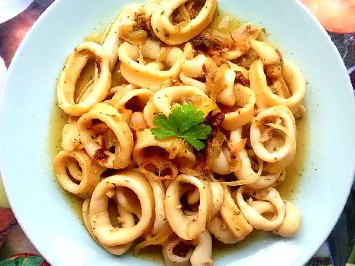 Anillas de pota al vino blanco