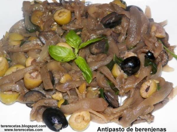 Antipasto de berenjenas.