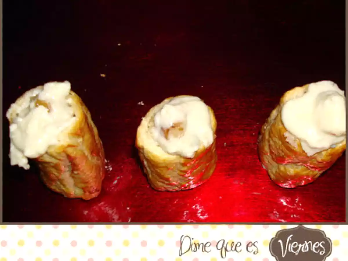 Aperitivo de Gorgonzola y nueces en rulos de hojaldre