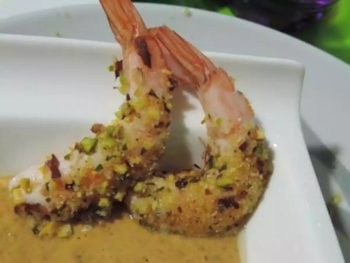 Aperitivo de langostinos con salsa de pistachos