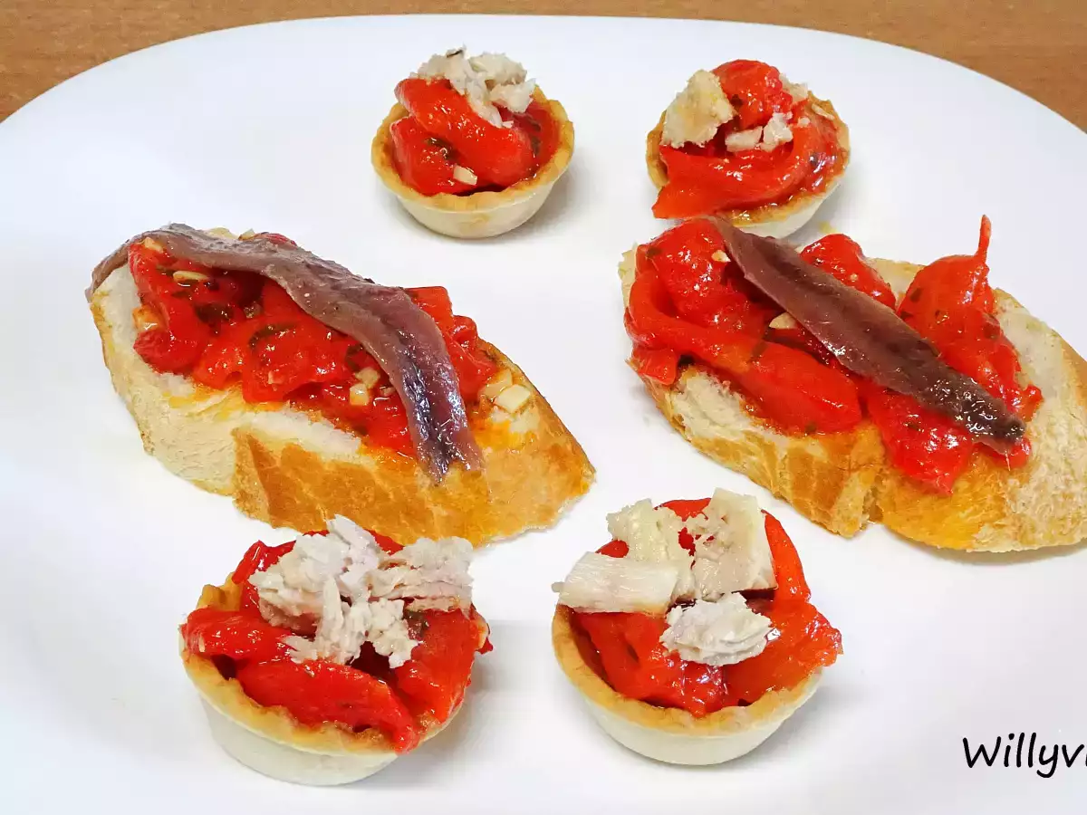 Aperitivos con pimientos rojos guisados