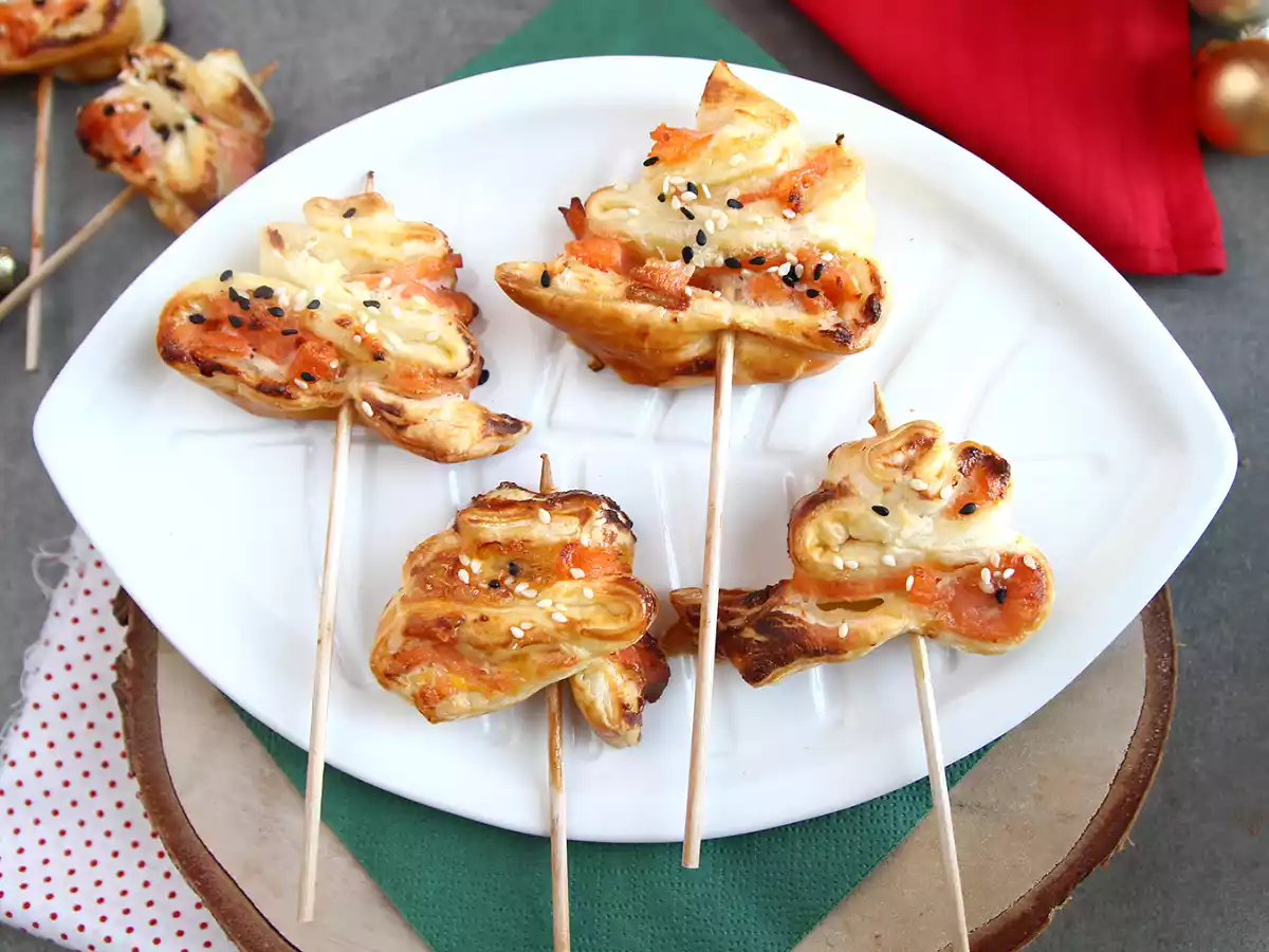 Árboles de hojaldre con salmón fresco y ahumado