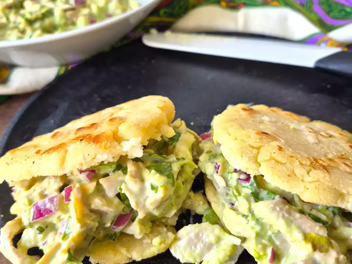 Arepa Reina Pepiada {receta venezolana}