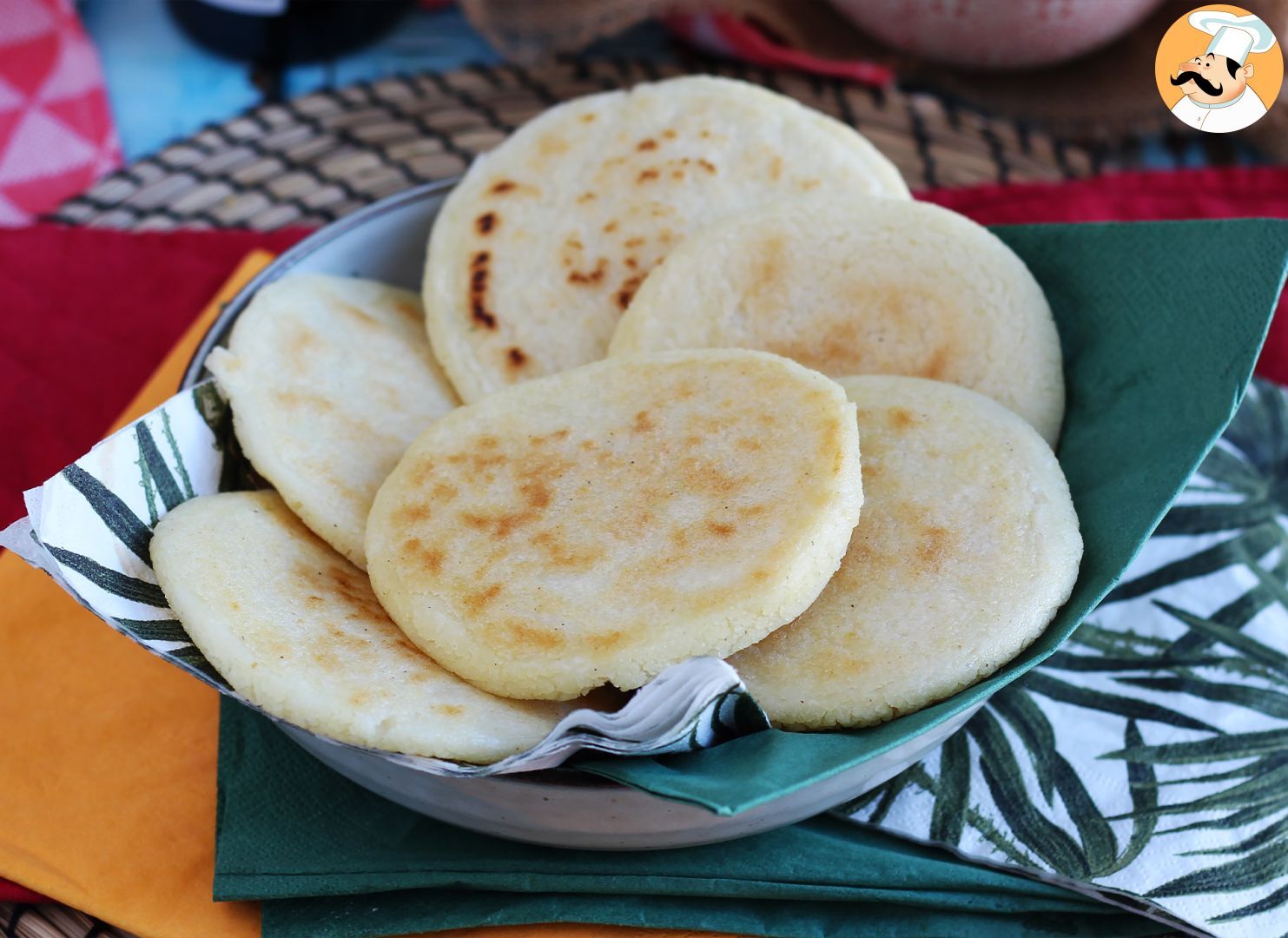 Arepas venezolanas, panecillos sin gluten con sólo 3 ingredientes - Receta  Petitchef