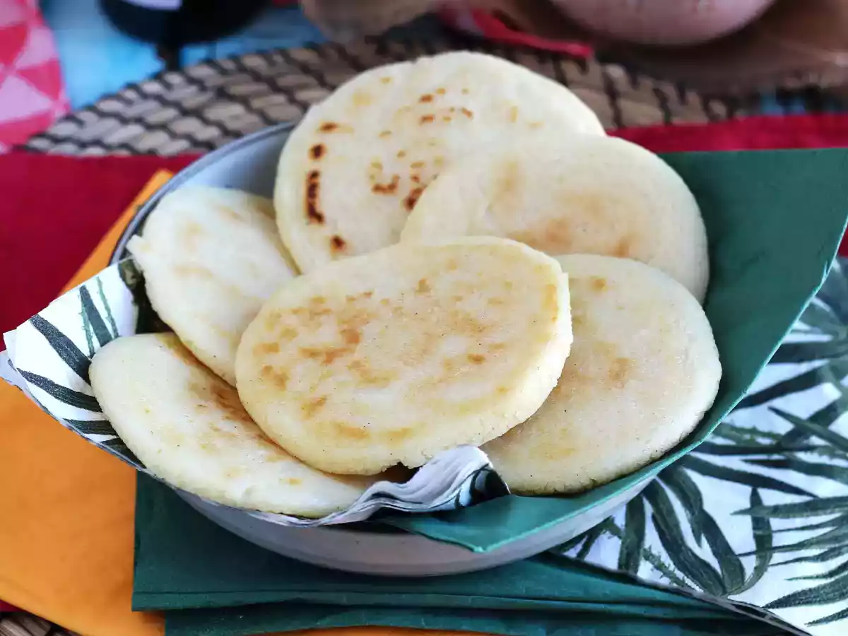 Arepas venezolanas, panecillos sin gluten con sólo 3 ingredientes