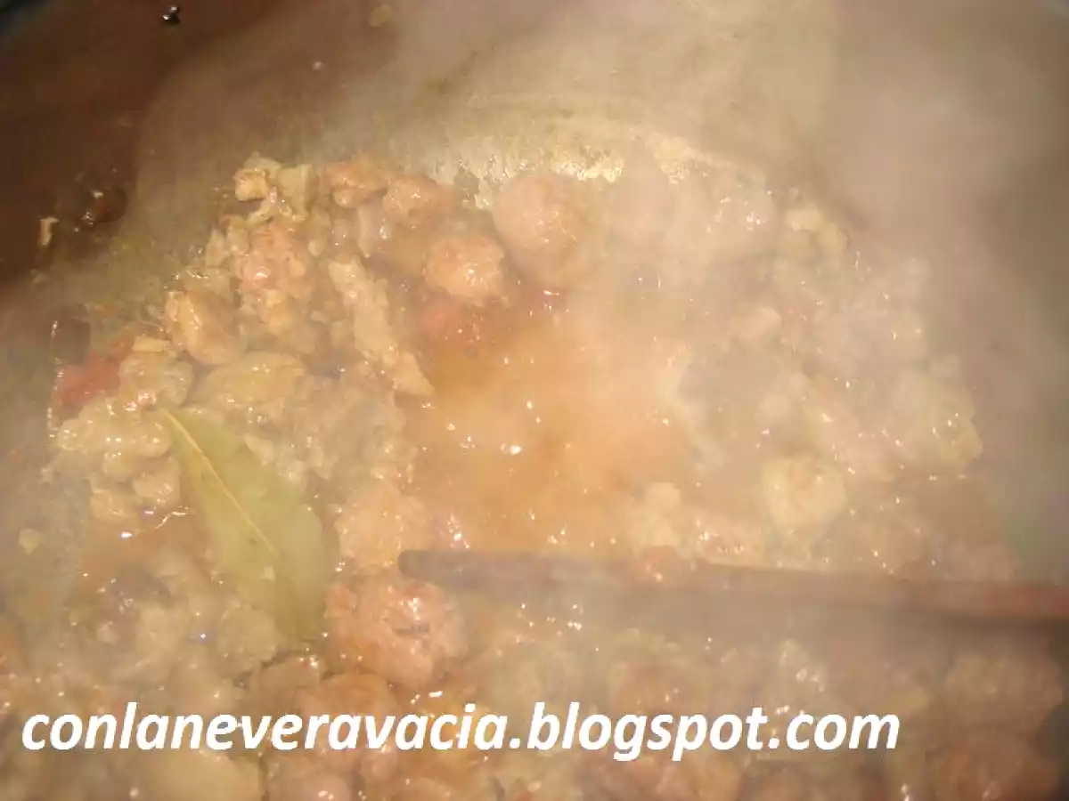 ARROZ A LA CAZUELA CON POLLO Y LONGANIZA. - foto 2