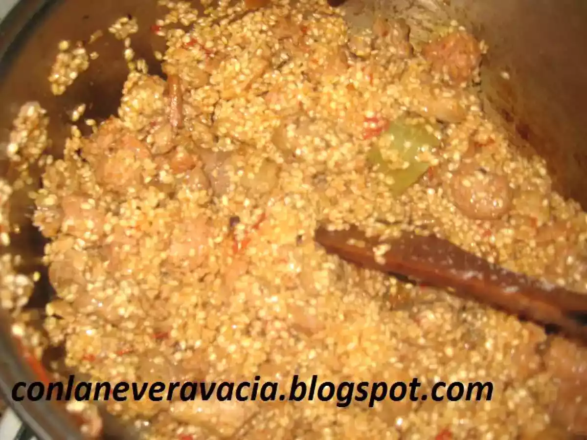 ARROZ A LA CAZUELA CON POLLO Y LONGANIZA. - foto 3