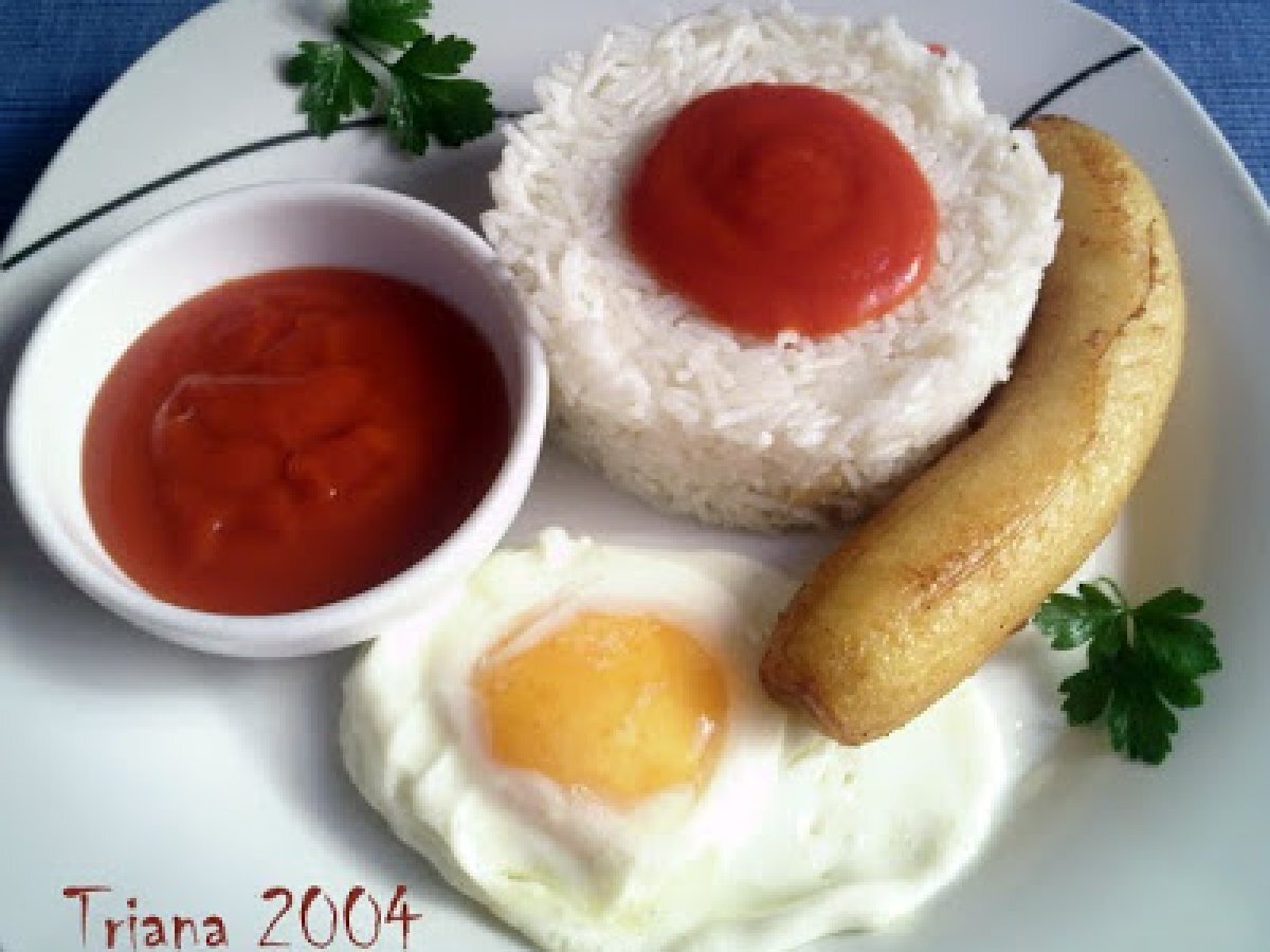 Arroz a la cubana con huevo y plátano Receta Petitchef