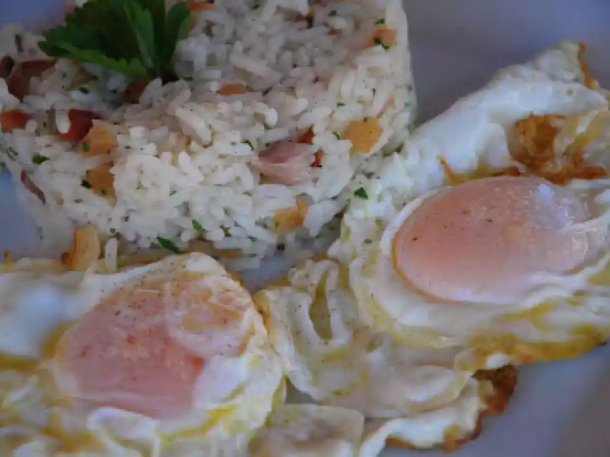 Arroz a la cubana sin tomate ni plátano