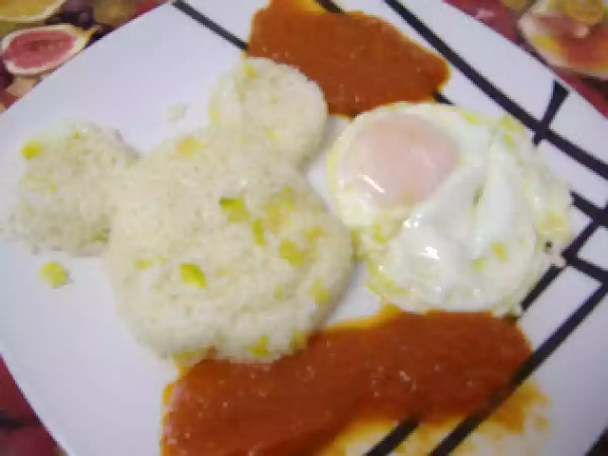 Arroz blanco con huevo frito