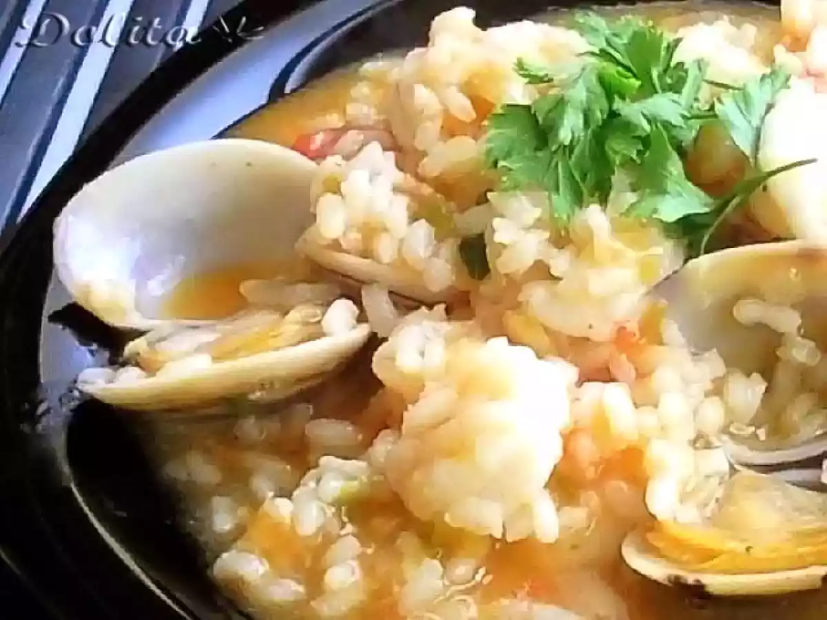 Arroz caldoso al pimentón con almejas y gambones - foto 2