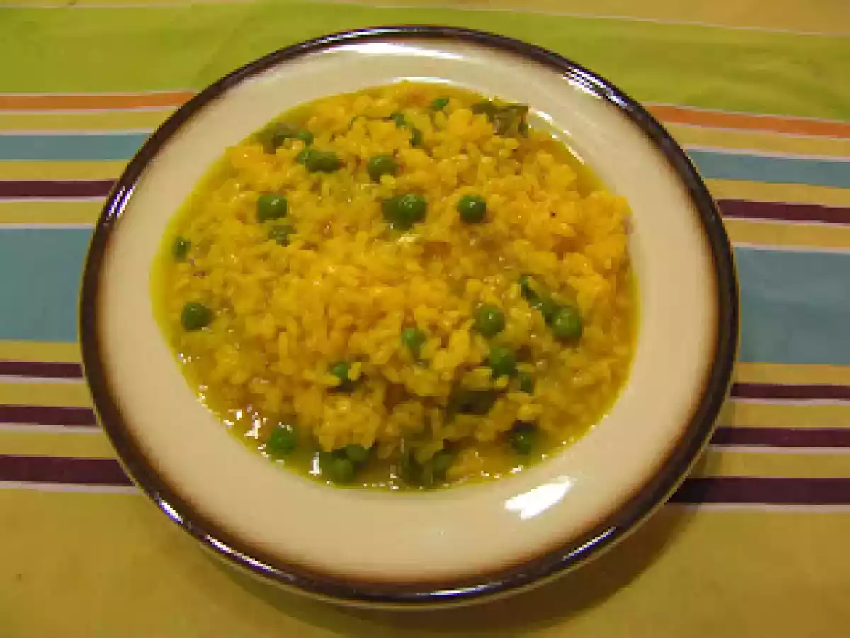 ARROZ CALDOSO DE SEPIA CON GUISANTES