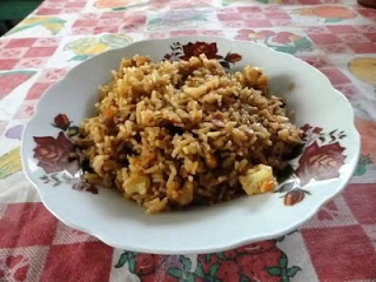 Arroz chino con pollo y camarones