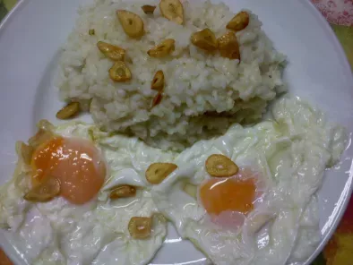 arroz con ajos fritos y huevos