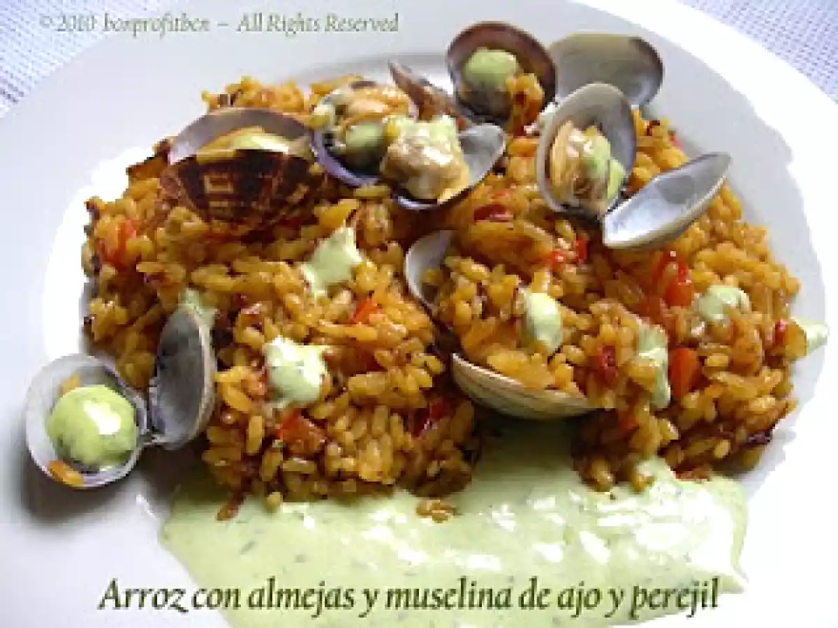 Arroz con almejas y muselina de ajo y perejil