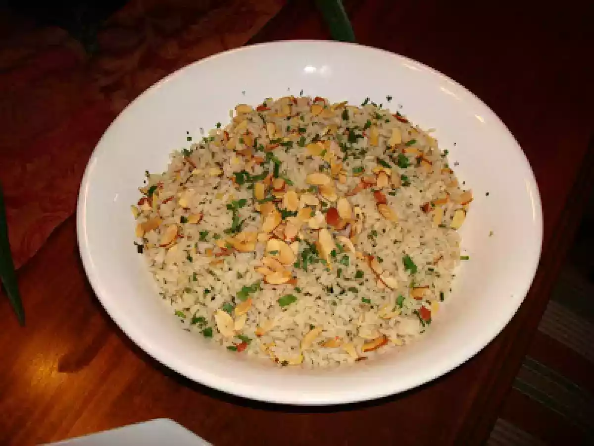 Arroz con Almendras, Cebollín Chino y Perejil