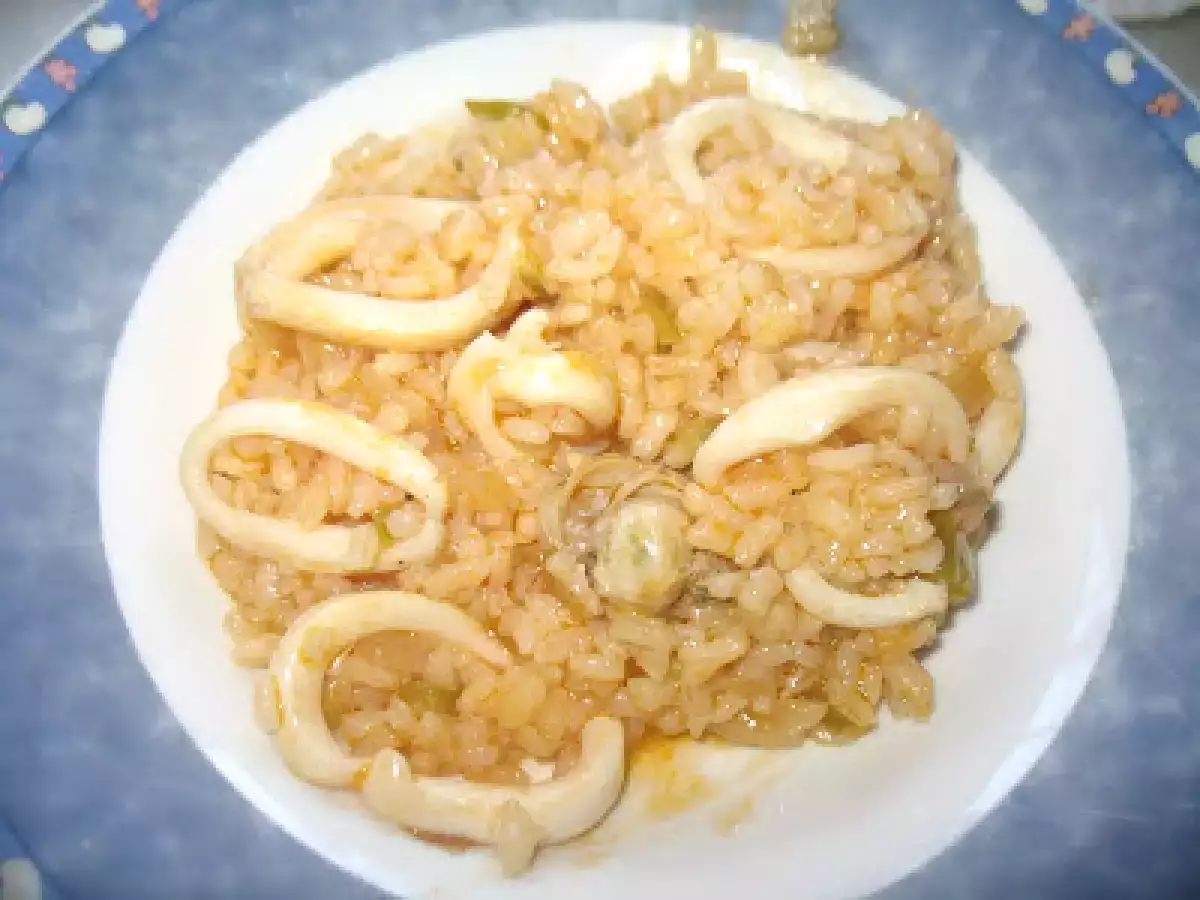 Arroz con anillas de calamares y chirlas - foto 2