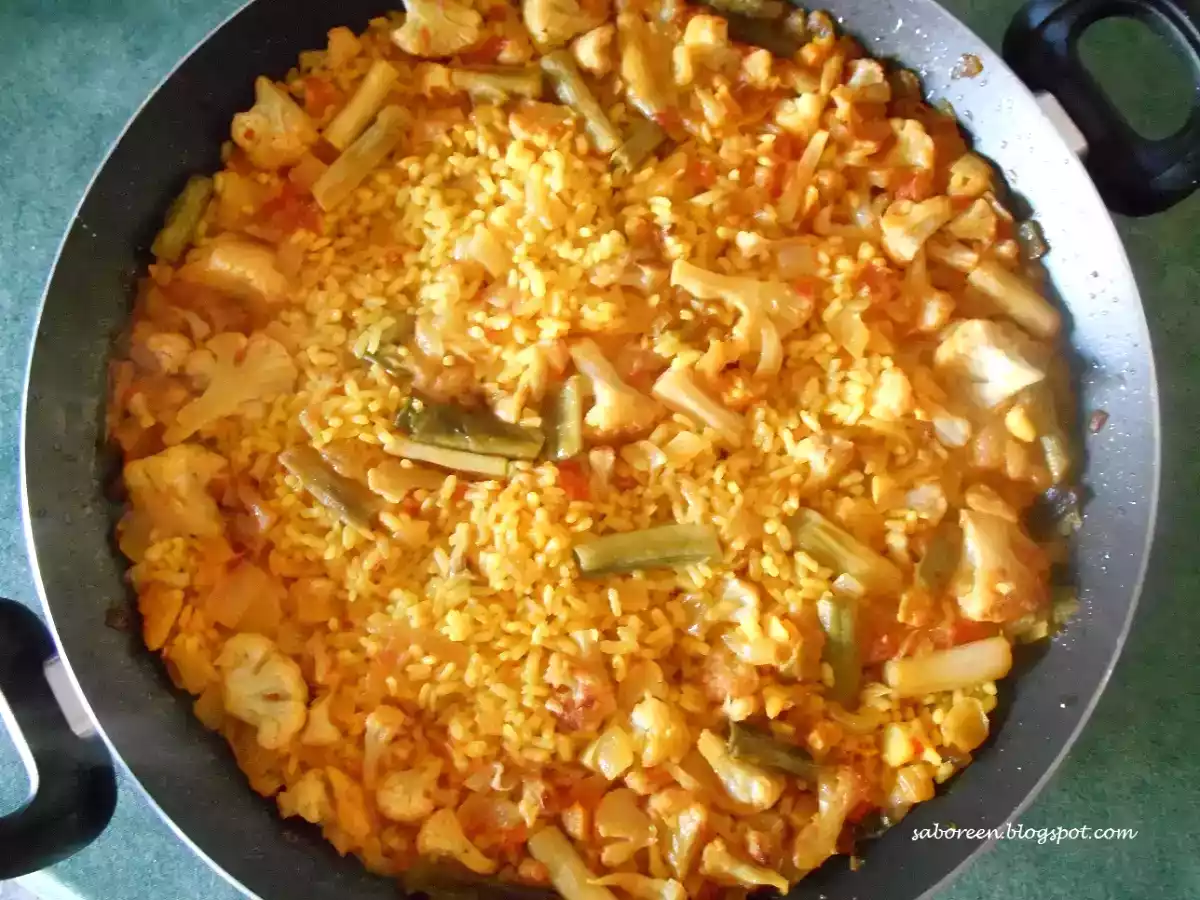 Arroz con bacalao, coliflor y ajos tiernos