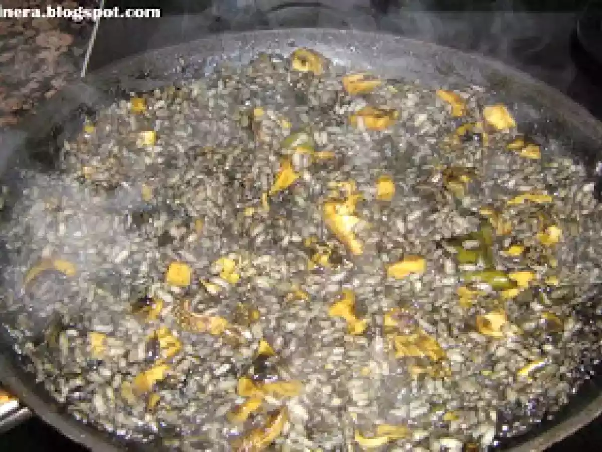 ARROZ CON CALAMARES EN SU TINTA - foto 2