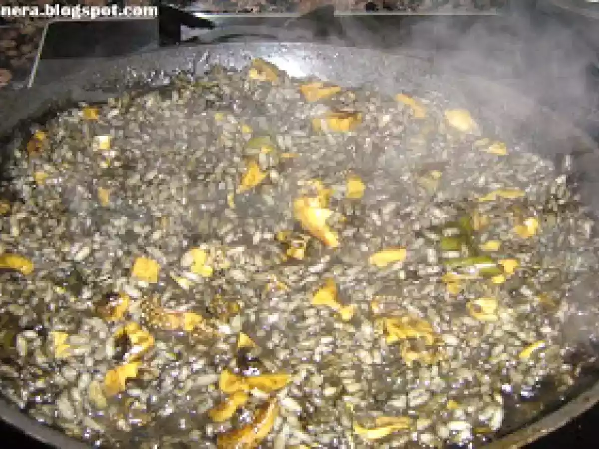 ARROZ CON CALAMARES EN SU TINTA - foto 3