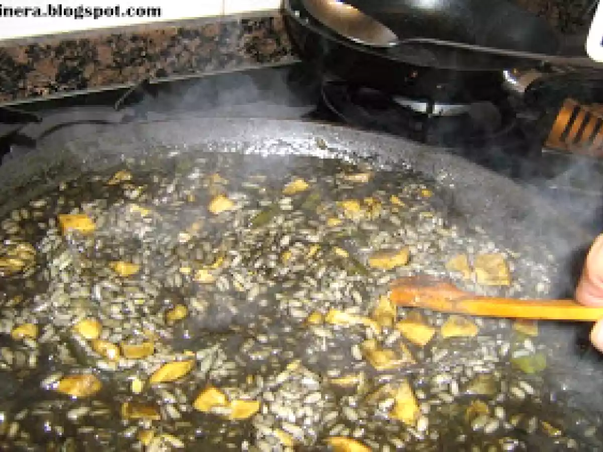 ARROZ CON CALAMARES EN SU TINTA - foto 4