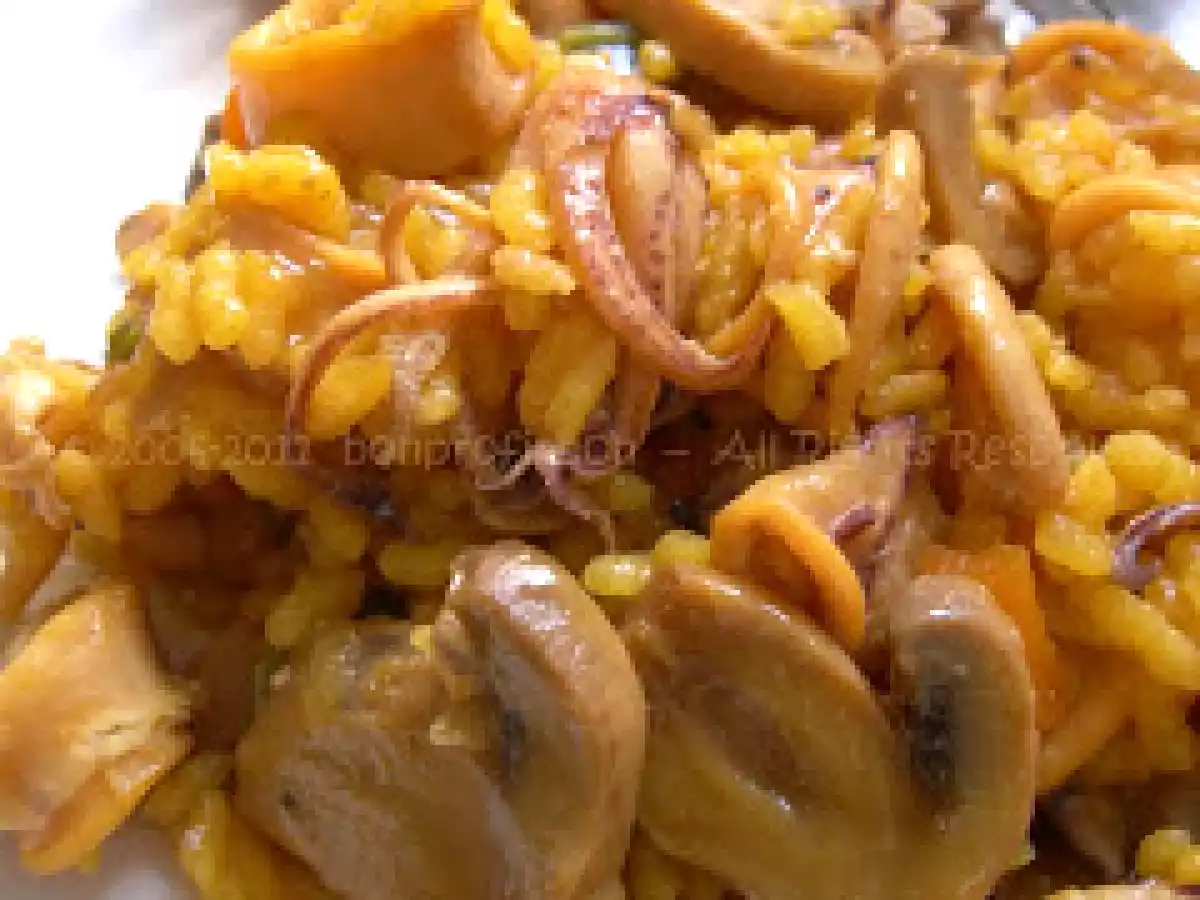 Arroz con calamares y champiñones