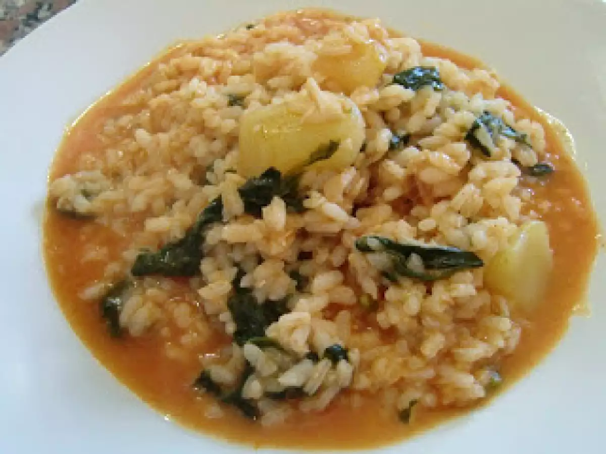 Arroz con espinacas, patatas y bacalao