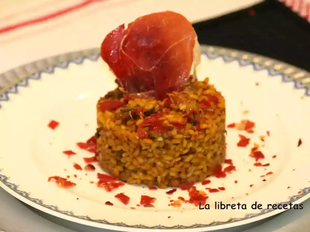 Arroz con foie y alcachofas con peineta de jamón
