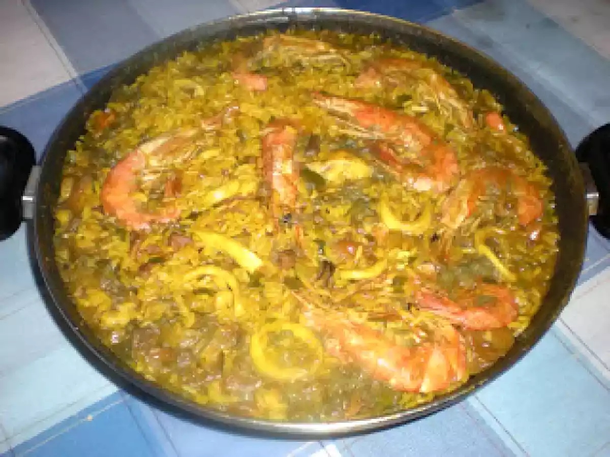 Arroz con gambones (paella)