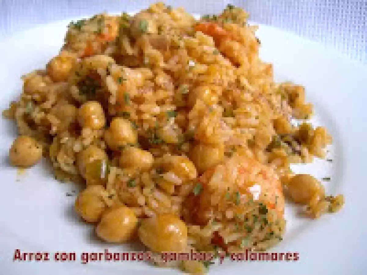 Arroz con garbanzos gambas y calamares