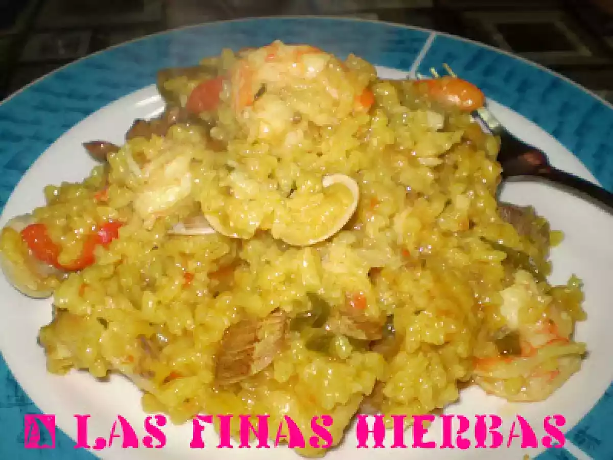 Arroz con pescado, gambas y setas