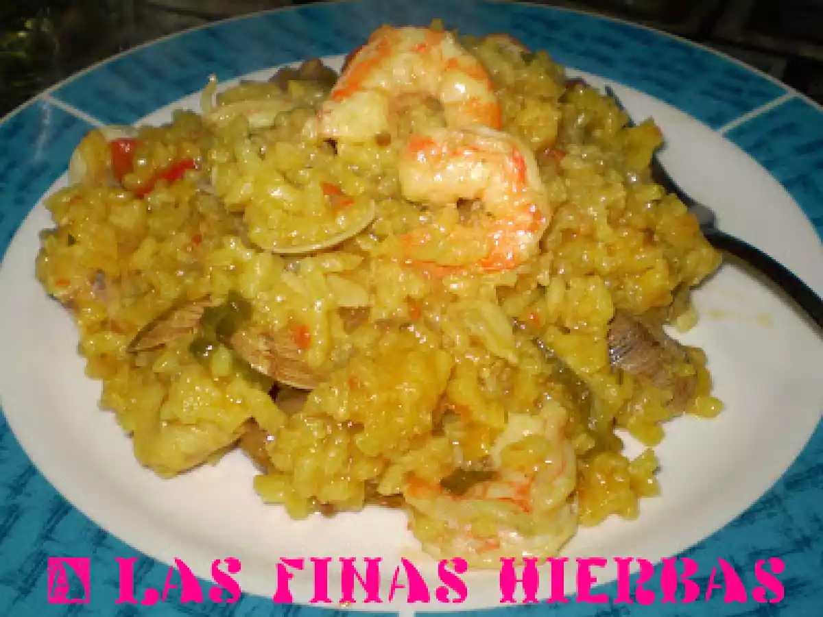 Arroz con pescado, gambas y setas - foto 2