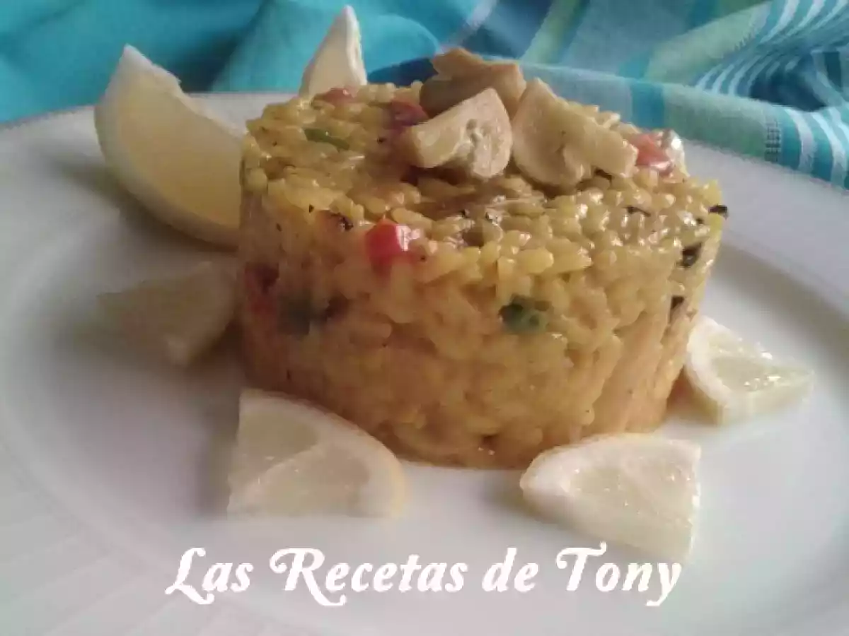 Arroz con pollo y champinones