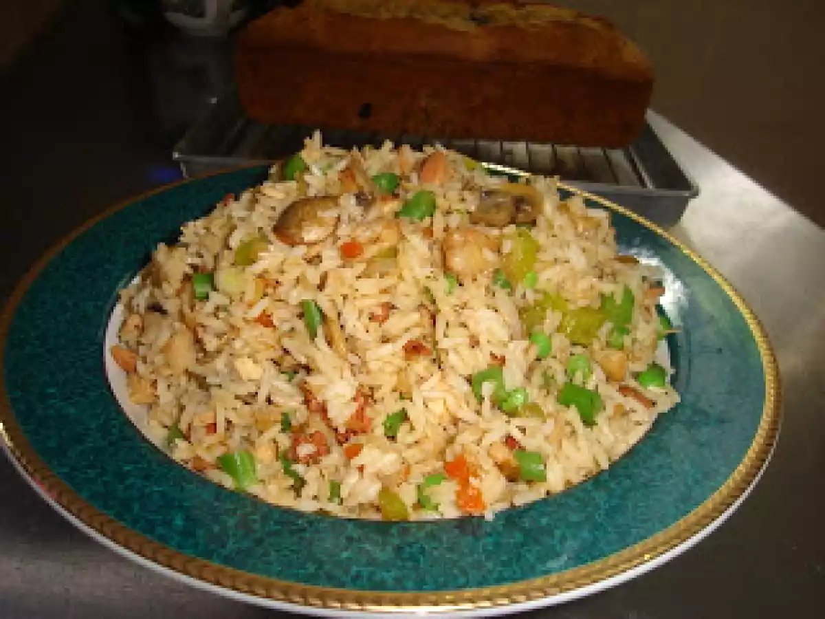 Arroz con puerco y vegetales - comida panameña