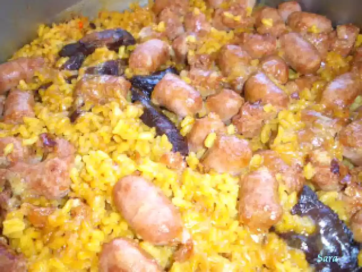 Arroz con salchichas al horno