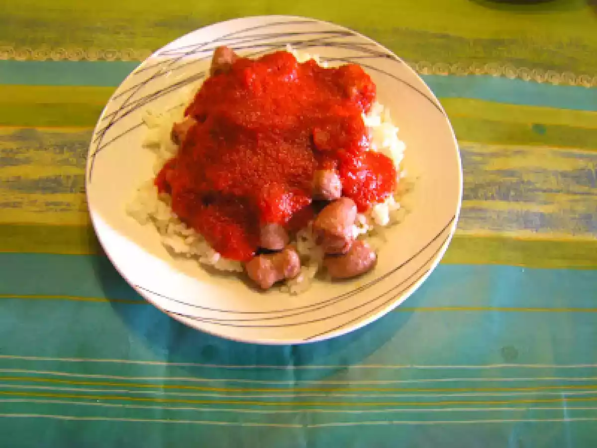 ARROZ CON SALCHICHAS Y TOMATE