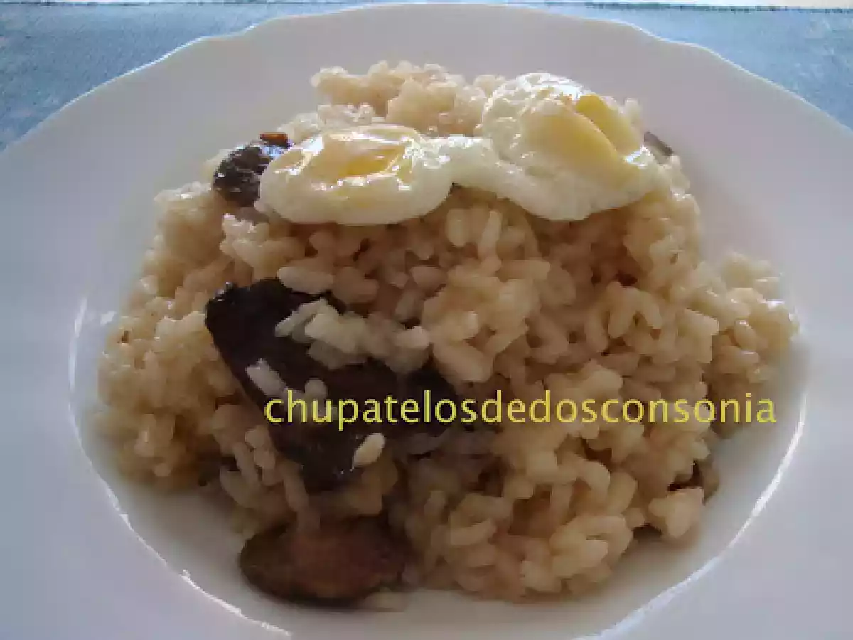 Arroz con setas de cardo y huevos de codorniz