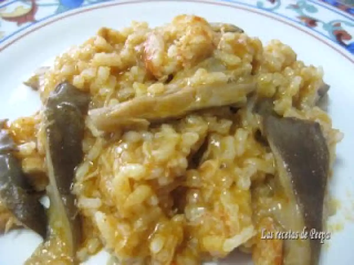 Arroz con setas, pollo y gambas